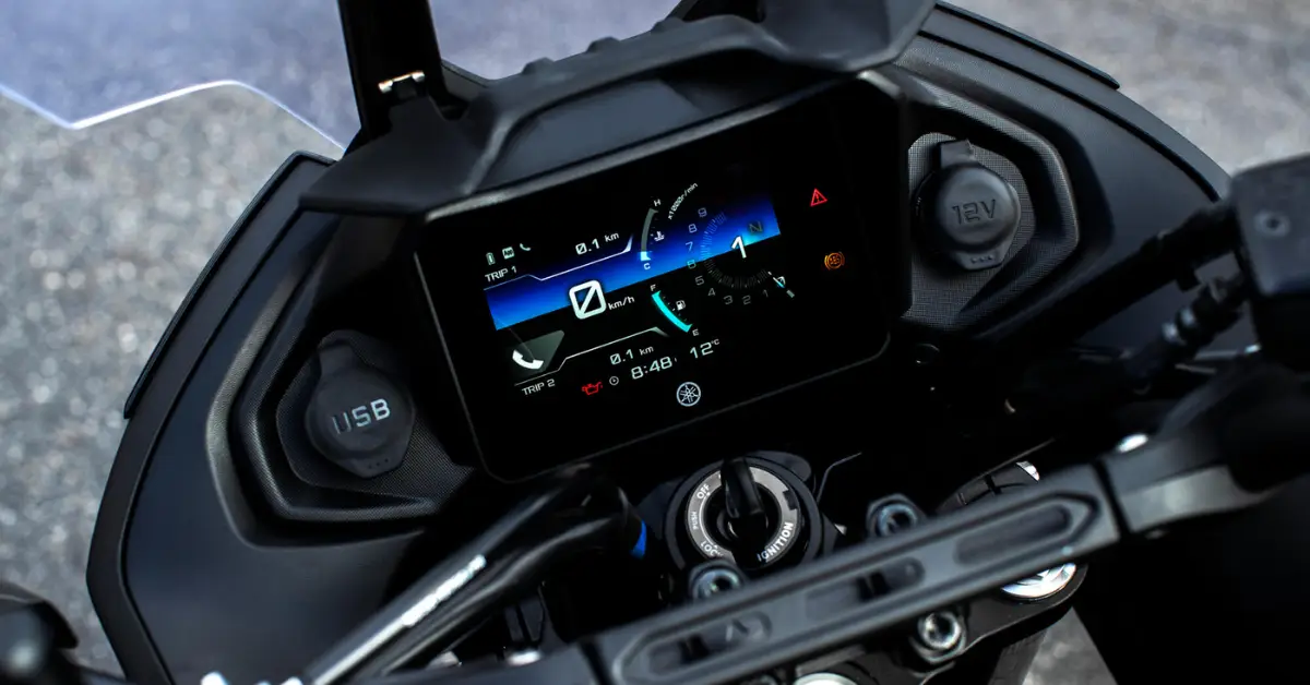Yamaha tracer 7 - etkin motor Akıllı Telefon Bildirimi Sağlayan TFT Gösterge
