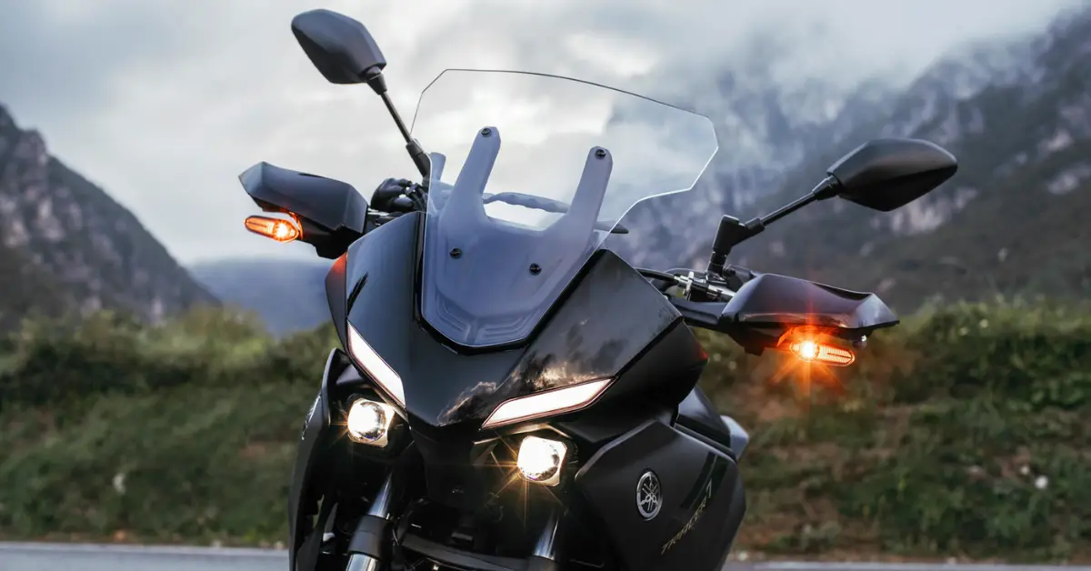 Yamaha tracer 7 - etkin motor Çift LED Farlar, Pozisyon Lambaları ve Sinyaller