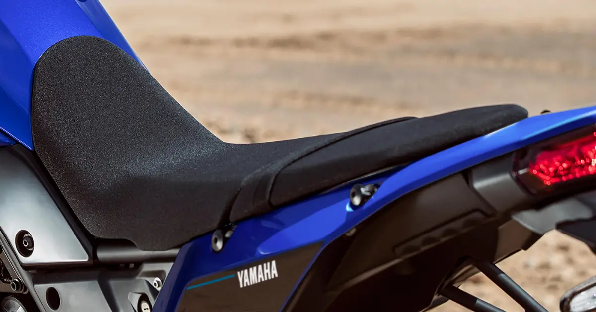 Yamaha tenere 700 - etkin motor İnce ve Kompakt Gövde ile Düz Sele