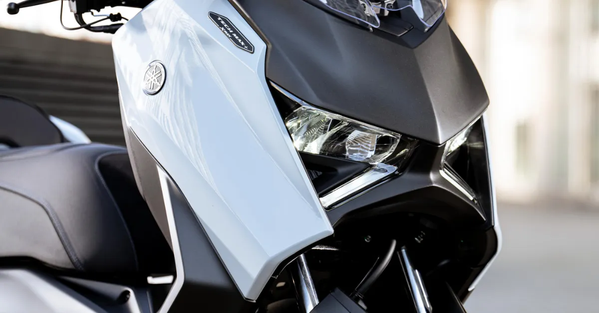 Yamaha xmax 250 tech max+ 2025: sport scooter segmentinde zirve - etkin motor Premium Tech MAX Kaplama ve Özel Renkler - Etkin Motor