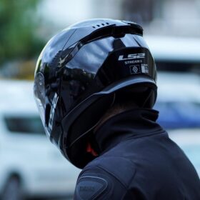 ls2-stream-2-parlak-siyah-kask-5953.jpg
