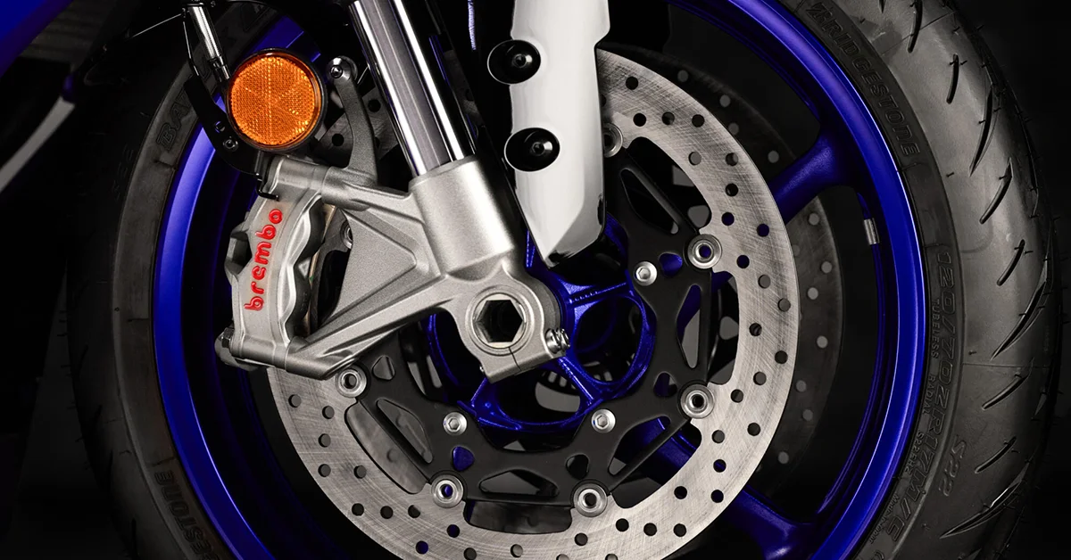 Yamaha r9 - etkin motor Brembo Stylema Kaliperler ve 320 mm Diskler ile Üst Düzey Frenleme - Etkin Motor