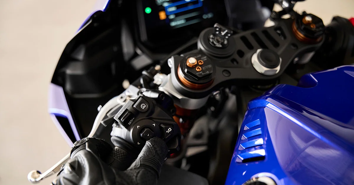 Yamaha r9 - etkin motor Clip-on Gidonlar ve 3. Nesil Quickshifter - Etkin Motor