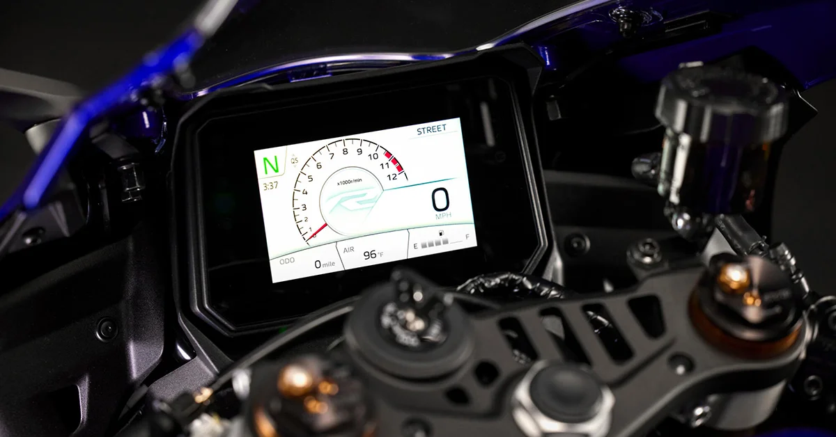 Yamaha r9 - etkin motor TFT Renkli Gösterge Paneli ve Akıllı Telefon Bağlantısı - Etkin Motor
